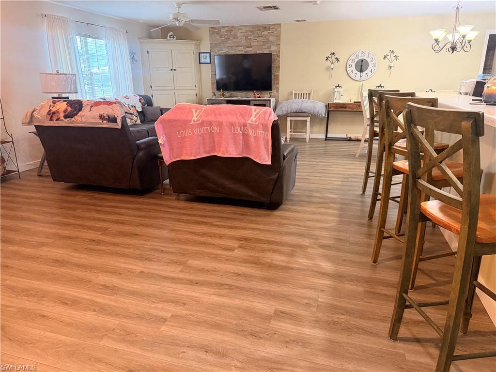 1385 Pine AVE-9