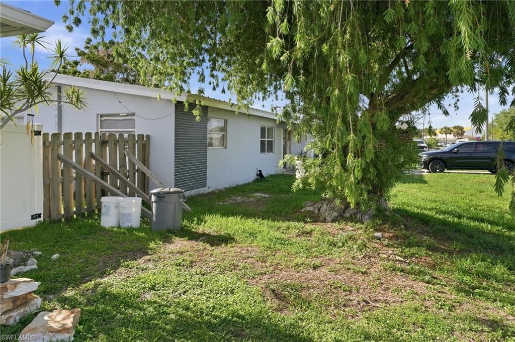 1385 Pine AVE-30
