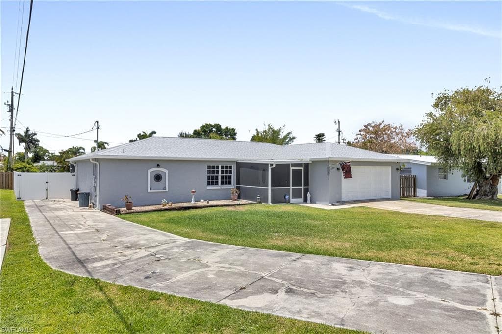 1385 Pine AVE-28