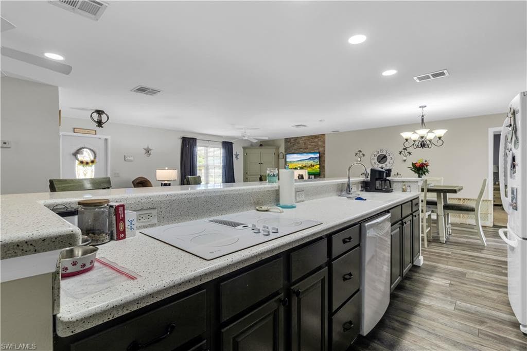 1385 Pine AVE-3