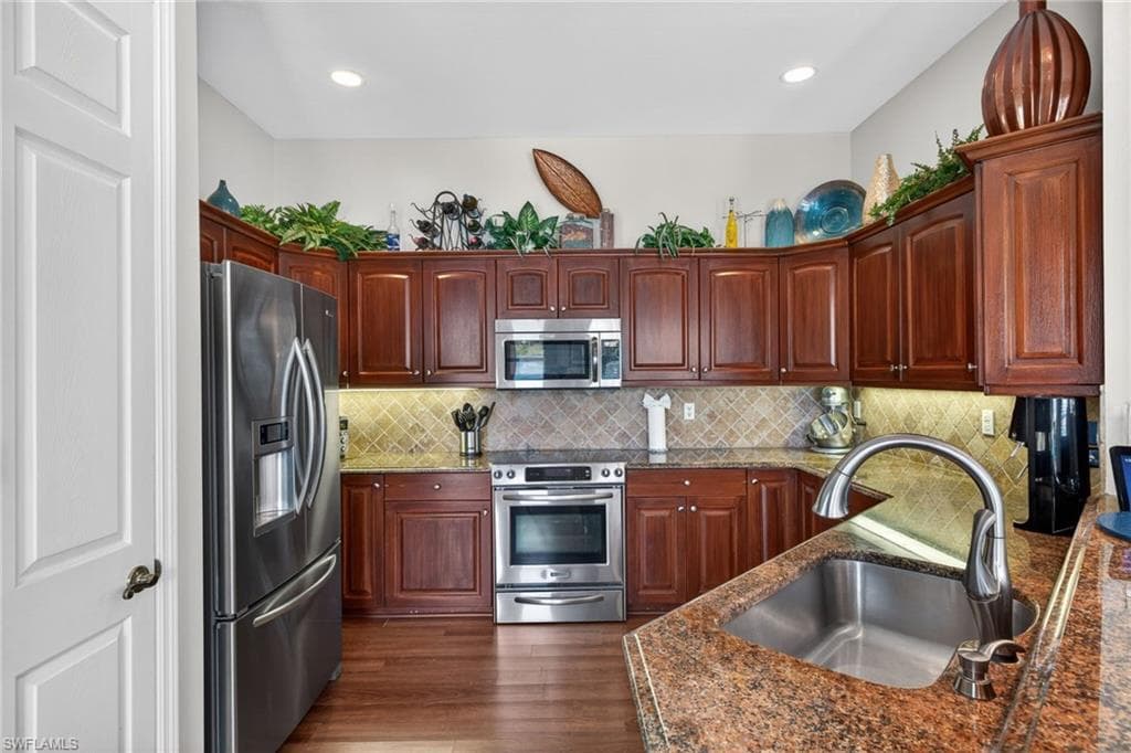 15117 Ports Of Iona DR-9