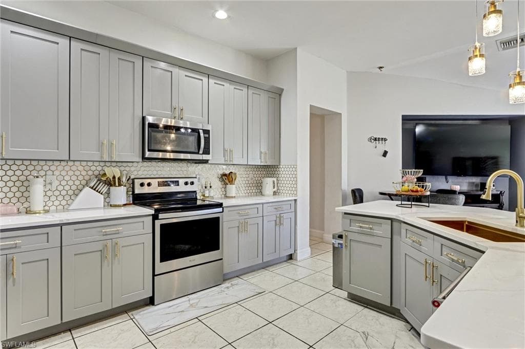 18330 Beauty Berry CT-24