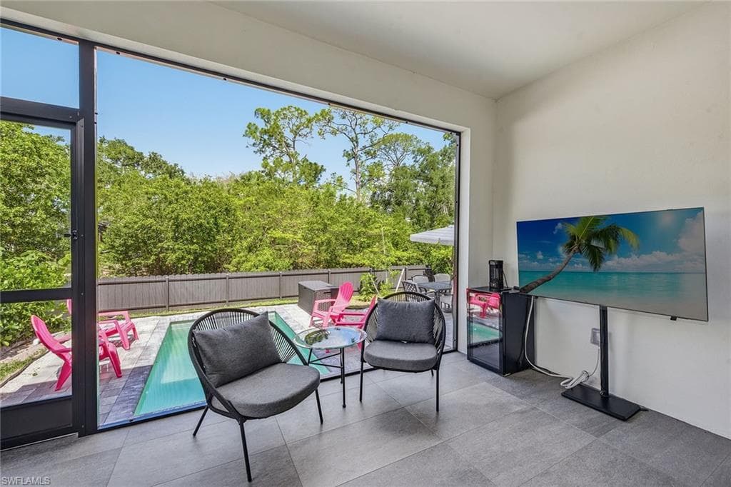 3400 Canal ST-37