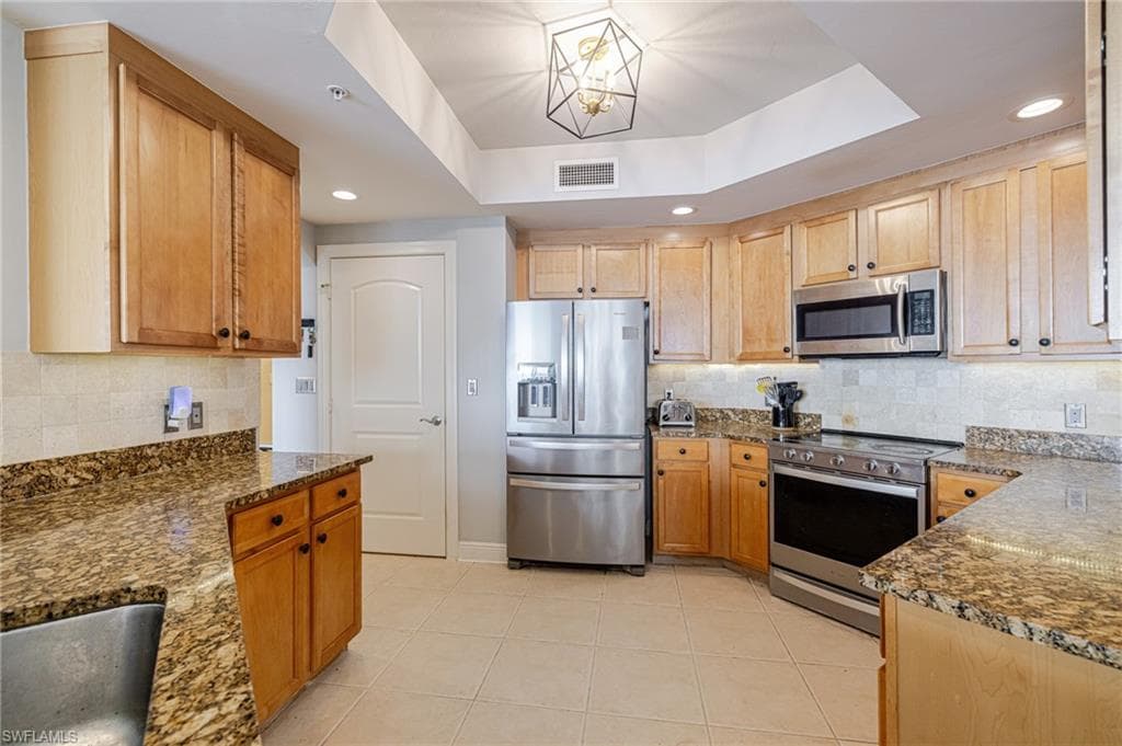 2090 W First ST E705-12