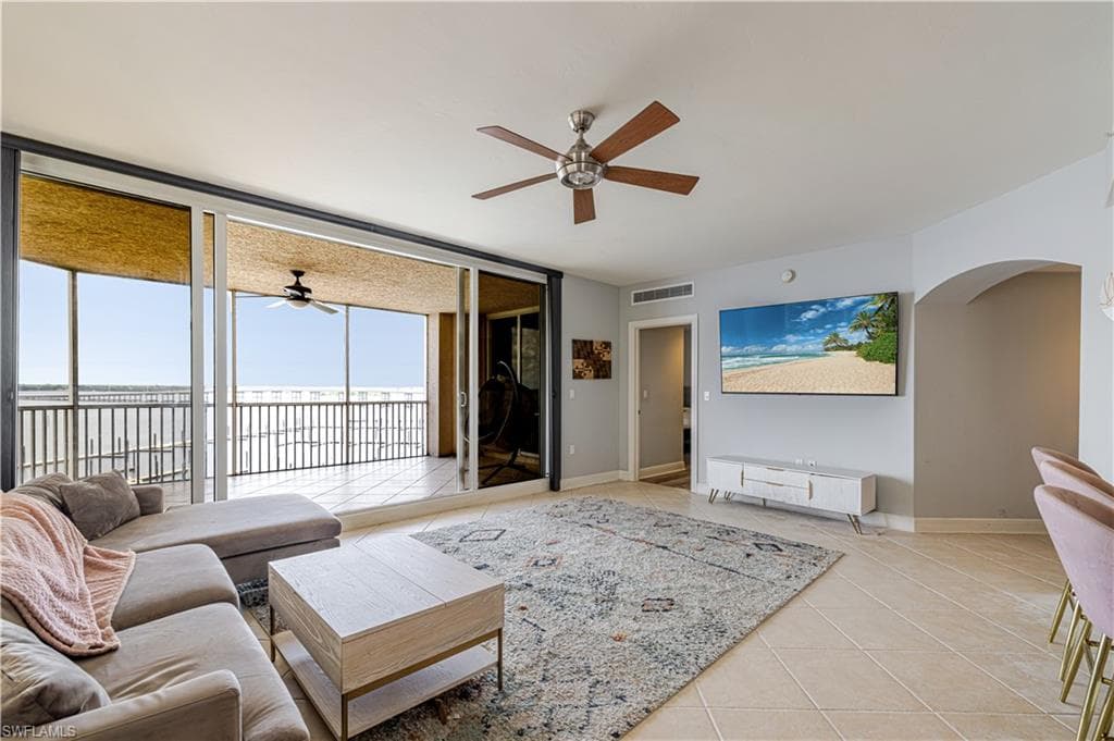 2090 W First ST E705-10