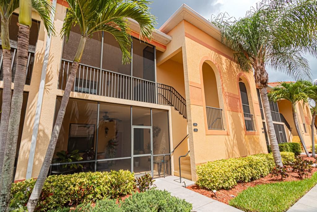 13761 Julias WAY 323-0