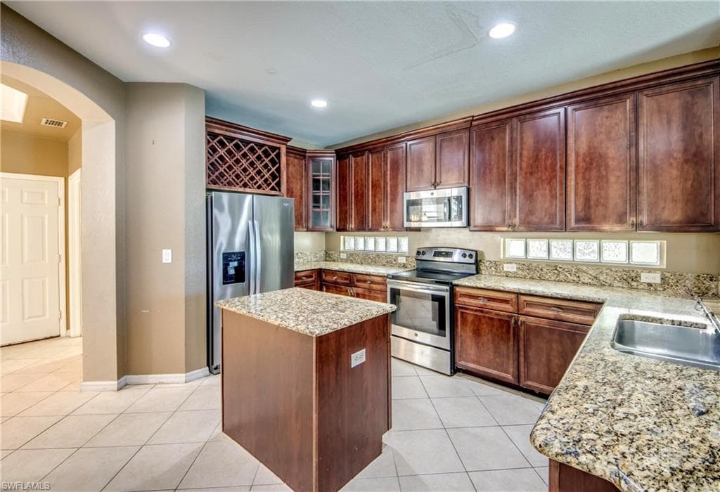17026 Tremont ST-4