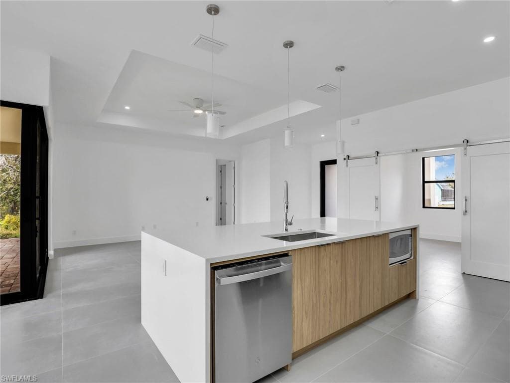 11042 Carnegie AVE-12