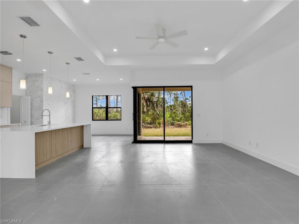 11042 Carnegie AVE-3