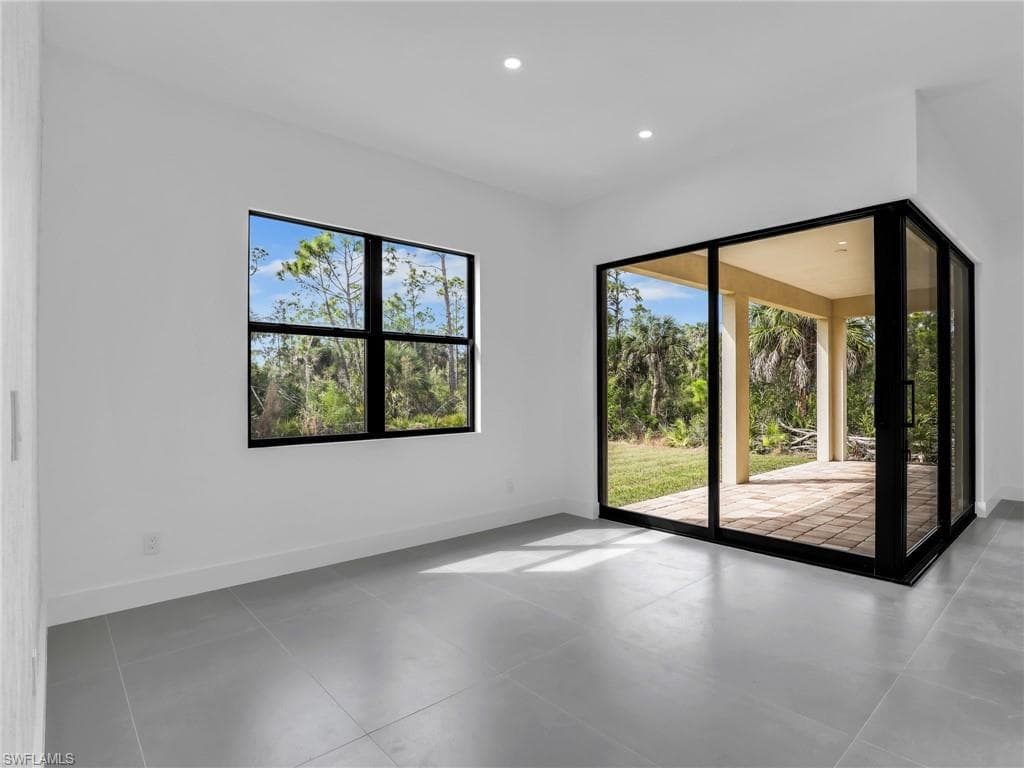 11042 Carnegie AVE-14