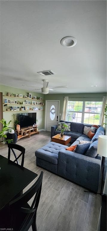 3949 Maxine St-21