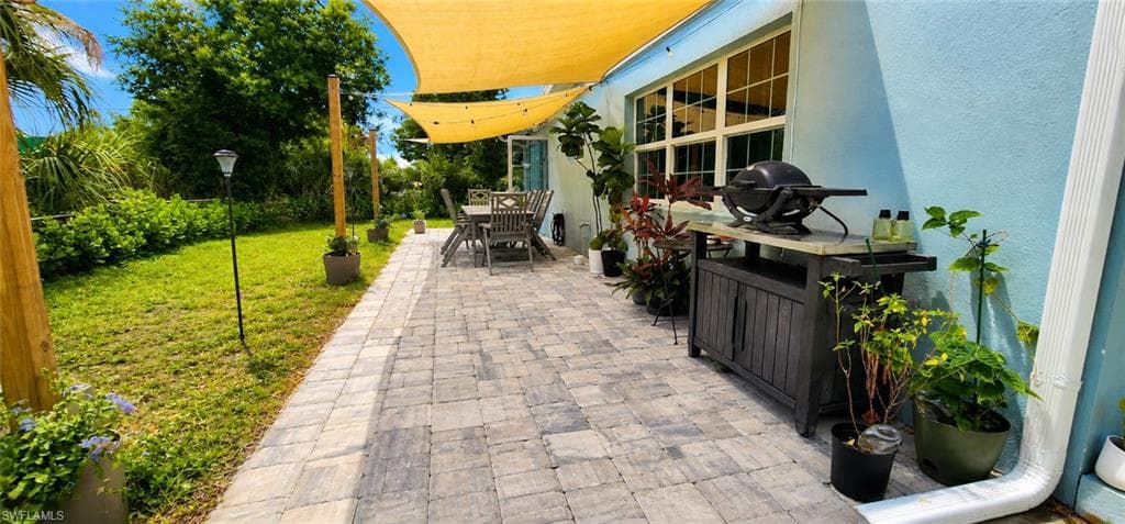 3949 Maxine St-2