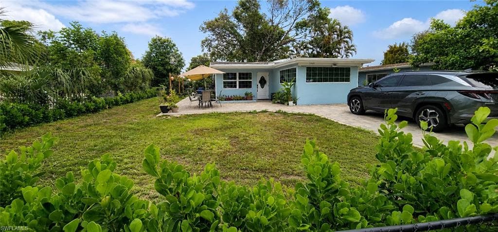 3949 Maxine St-4