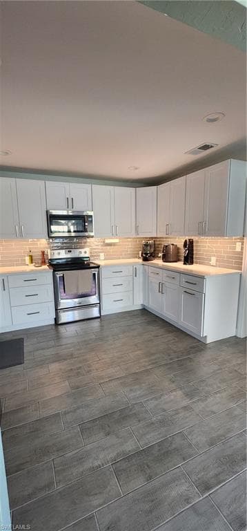 3949 Maxine St-17