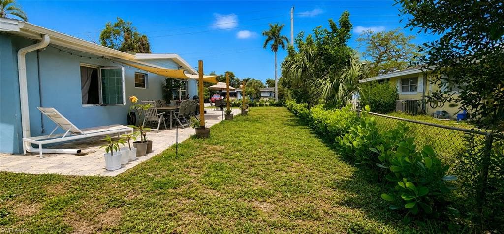 3949 Maxine St-3