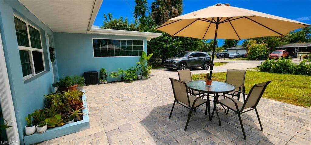 3949 Maxine St-7