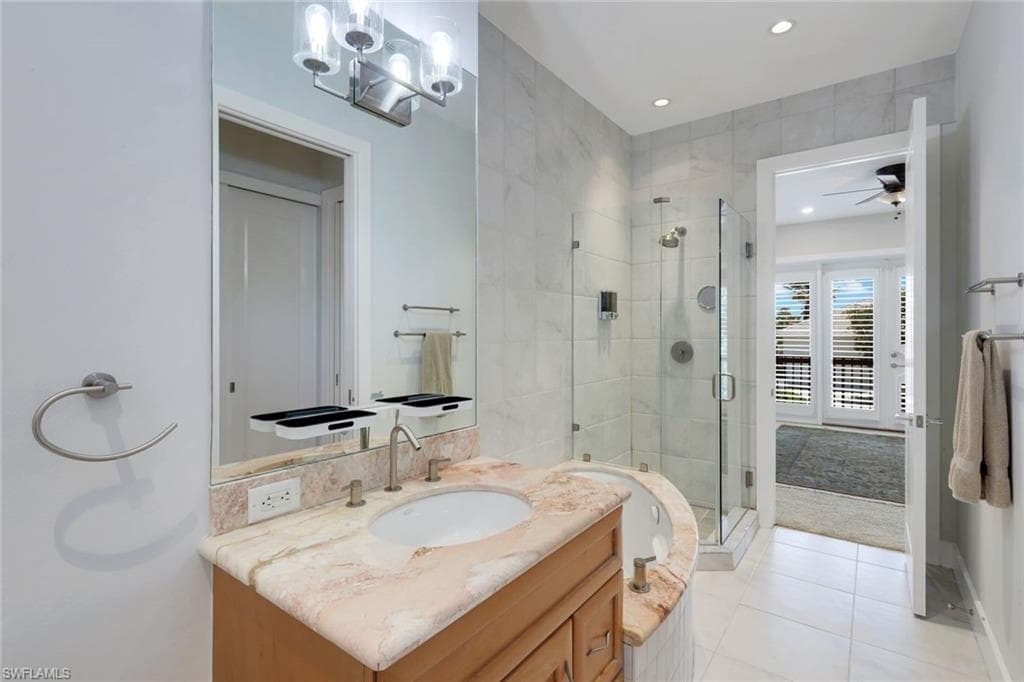 834 HIDEAWAY CIR W-12