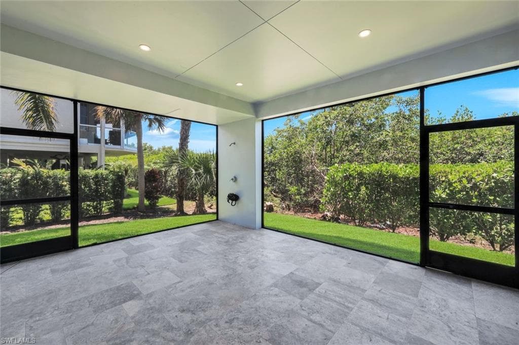 834 HIDEAWAY CIR W-25