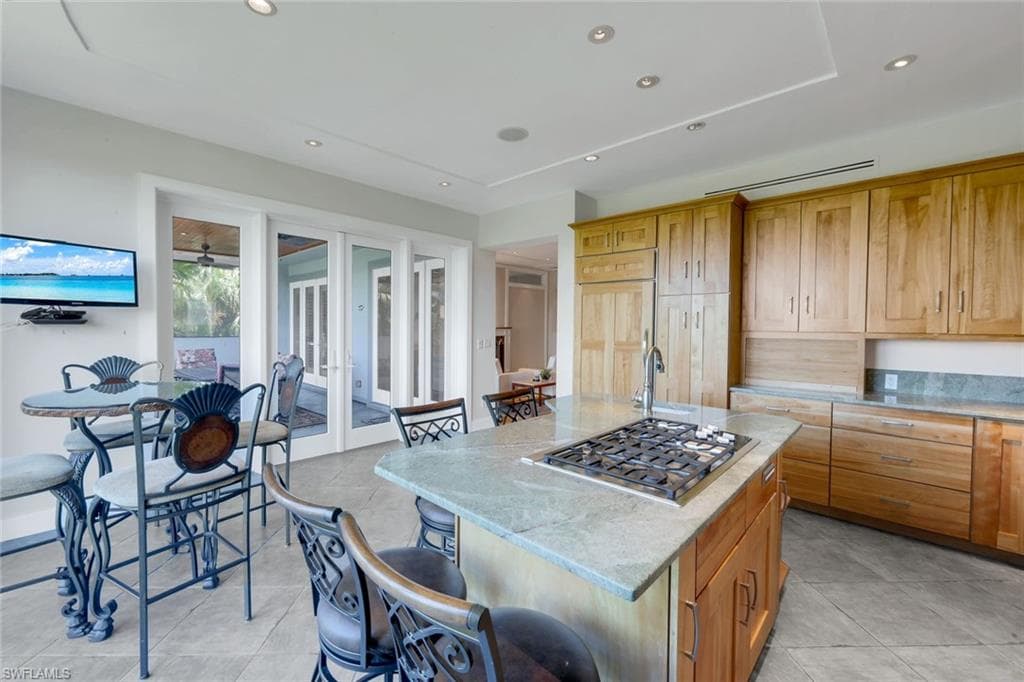 834 HIDEAWAY CIR W-6