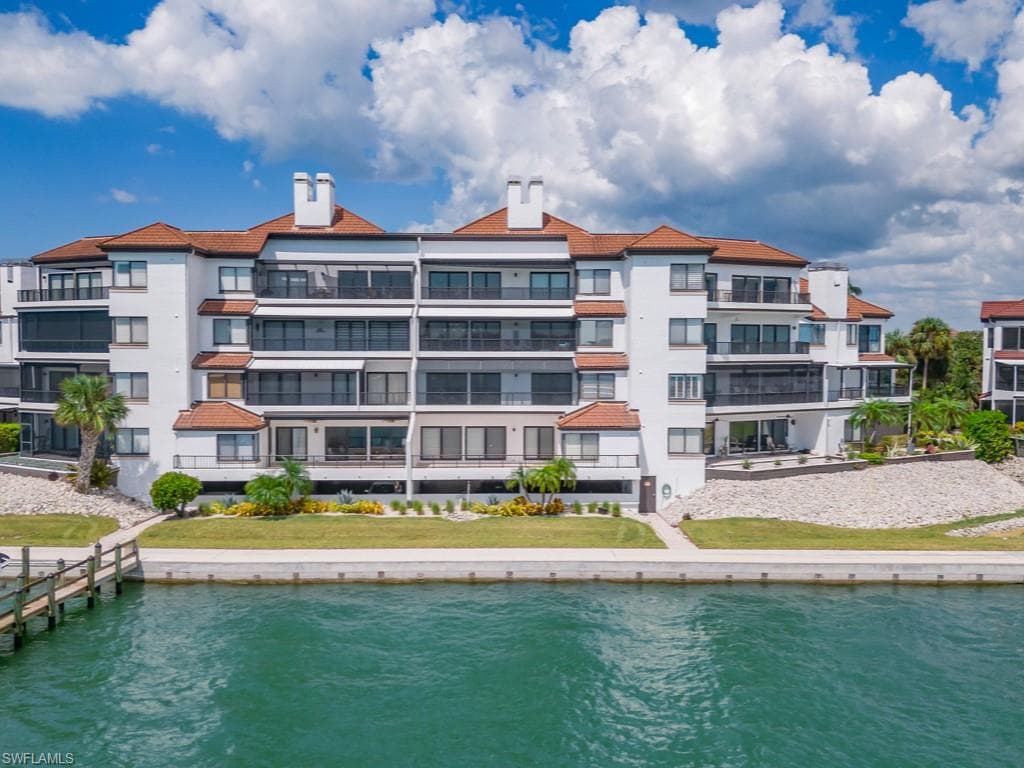232 La Peninsula BLVD 232-1