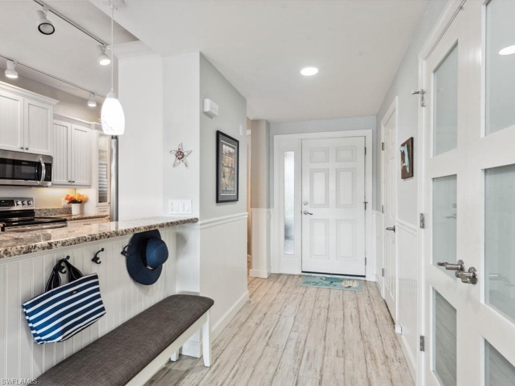 232 La Peninsula BLVD 232-3