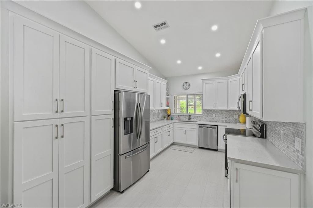 657 Saint Andrews BLVD-10