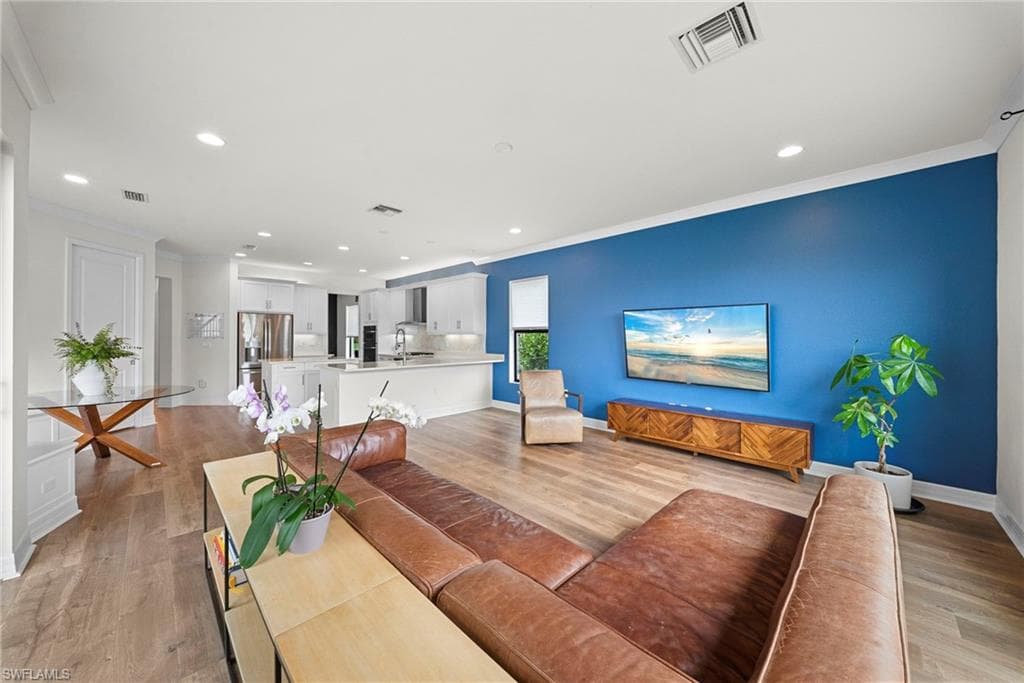4586 Luminary AVE-19