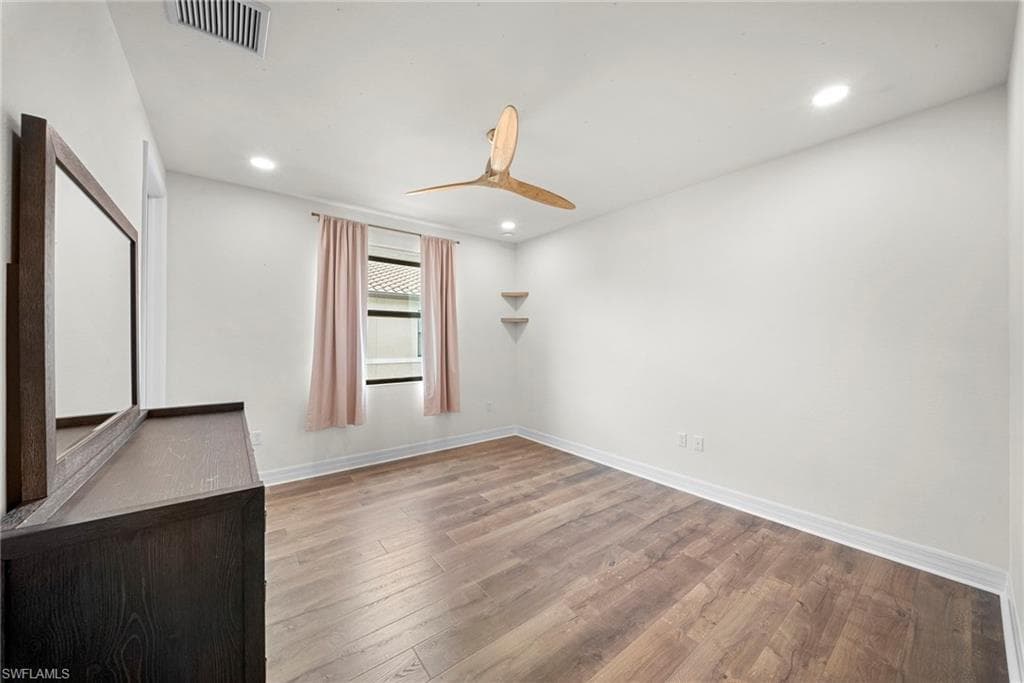 4586 Luminary AVE-32