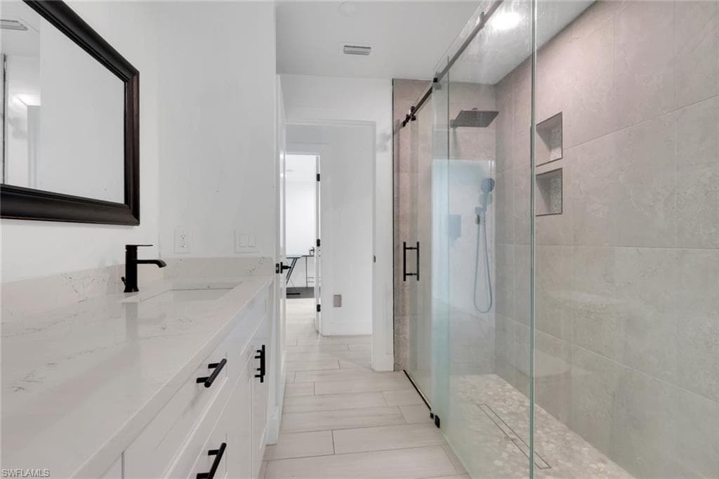 27126 Rue De Paix-26