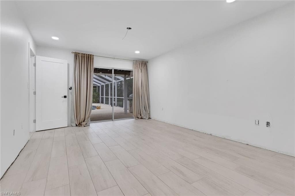 27126 Rue De Paix-23