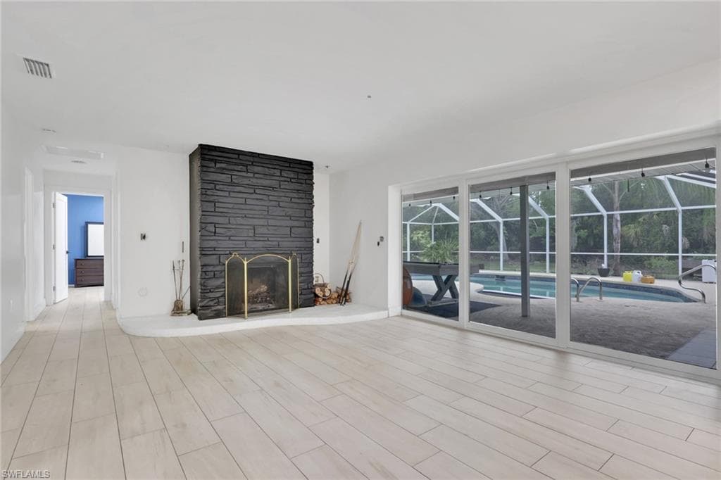 27126 Rue De Paix-13