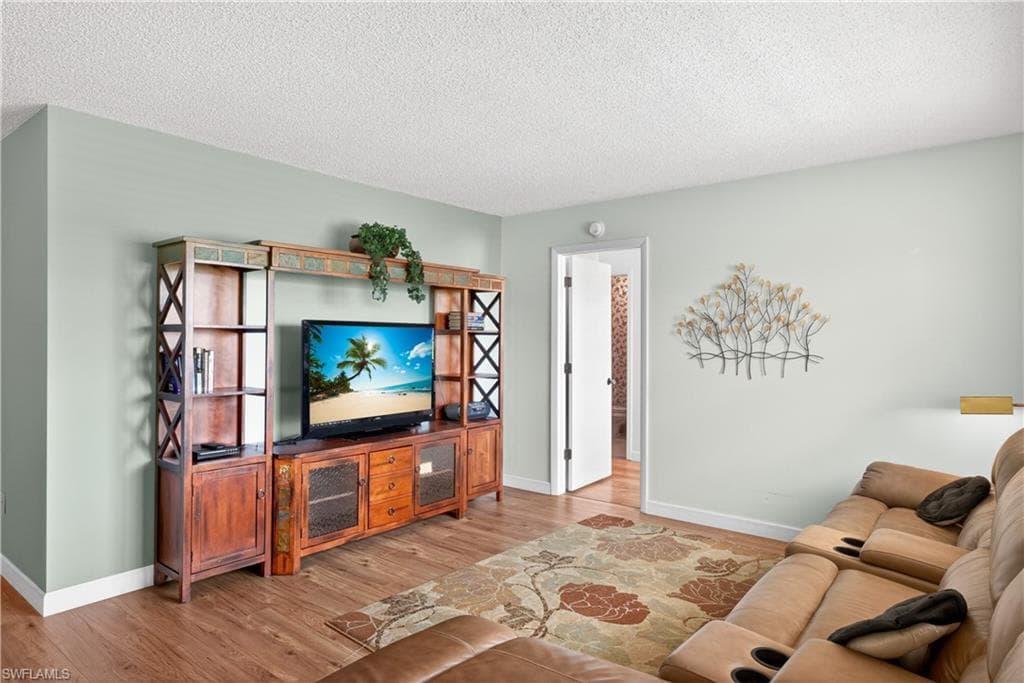 1502 Myerlee Country Club BLVD-12