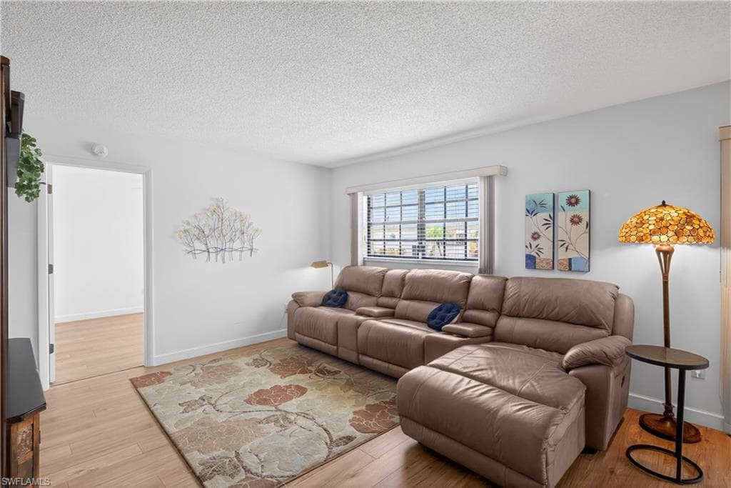 1502 Myerlee Country Club BLVD-11