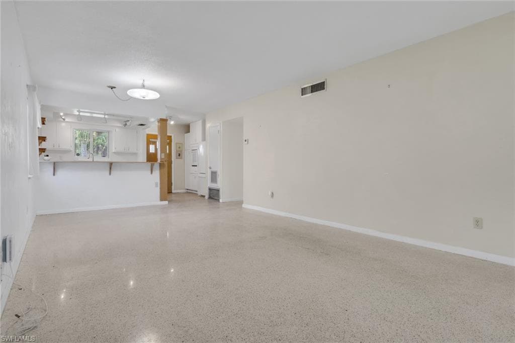 2212 E 6th ST-15