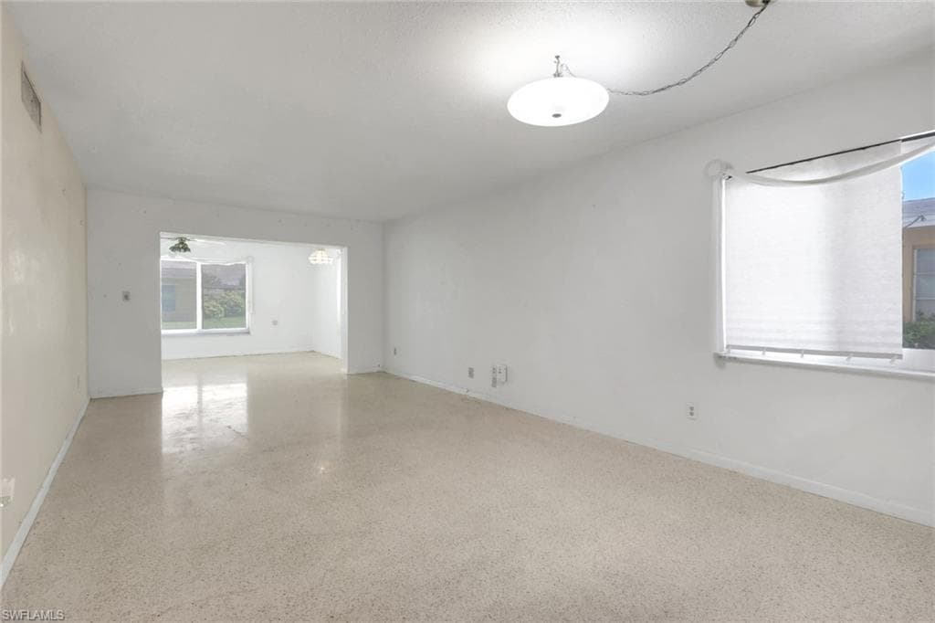 2212 E 6th ST-8