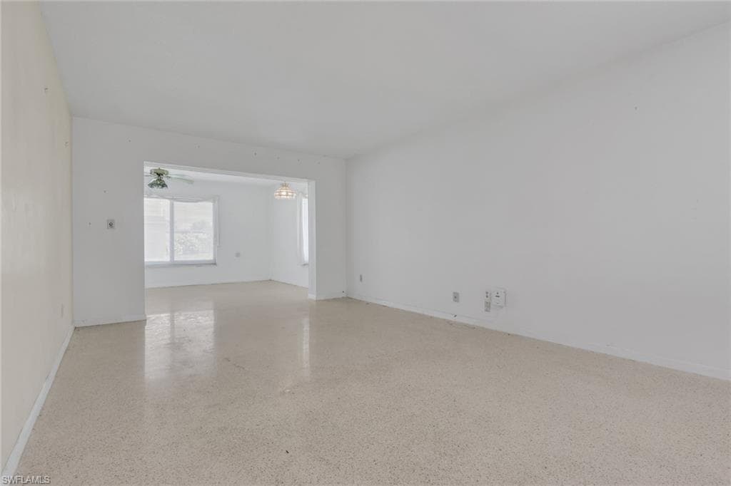 2212 E 6th ST-18