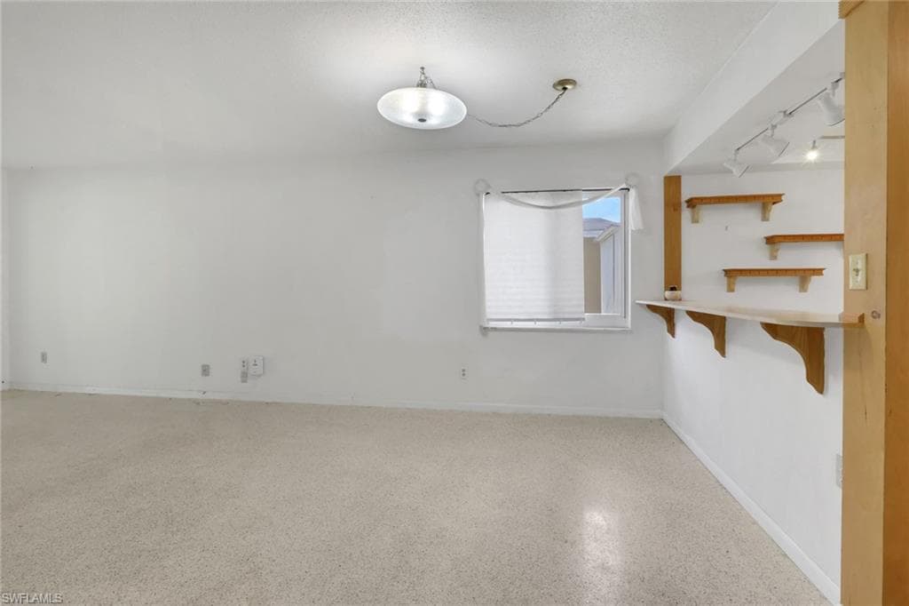 2212 E 6th ST-7