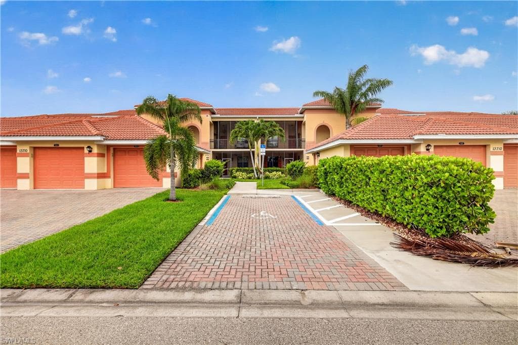 13710 Julias WAY 924-1