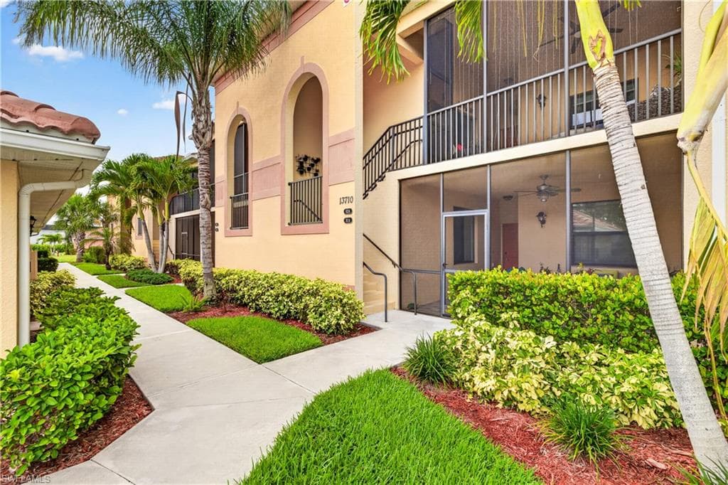 13710 Julias WAY 924-3