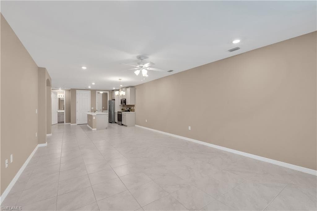 14695 Edgewater CIR-6