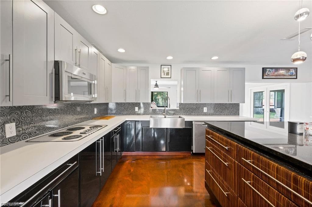 1763 Inlet DR-8