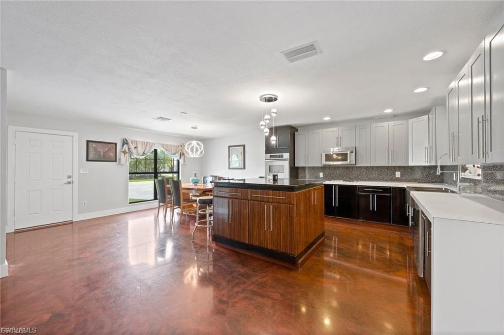 1763 Inlet DR-23