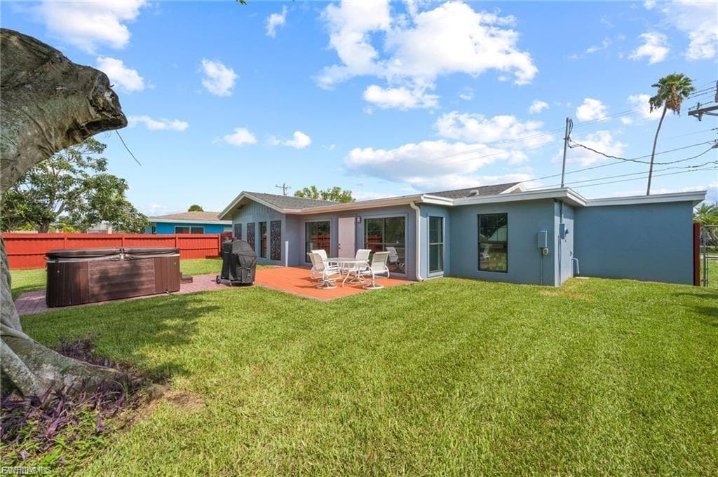 1763 Inlet DR-28