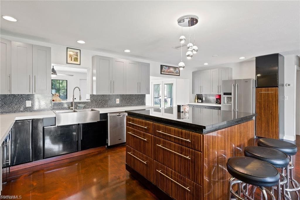 1763 Inlet DR-9