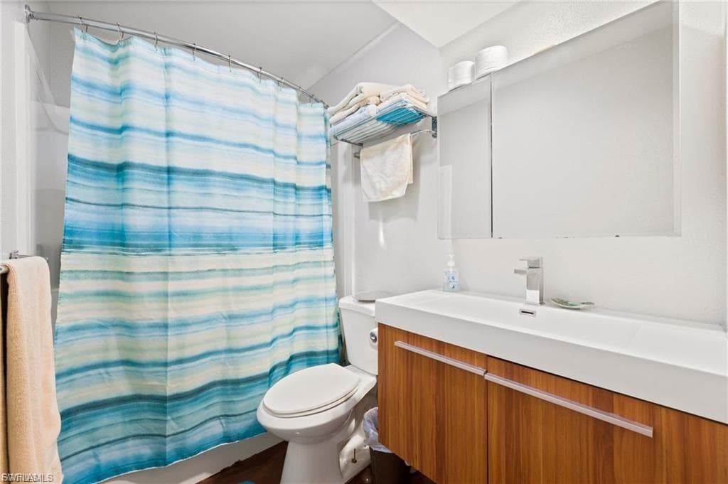 1763 Inlet DR-17