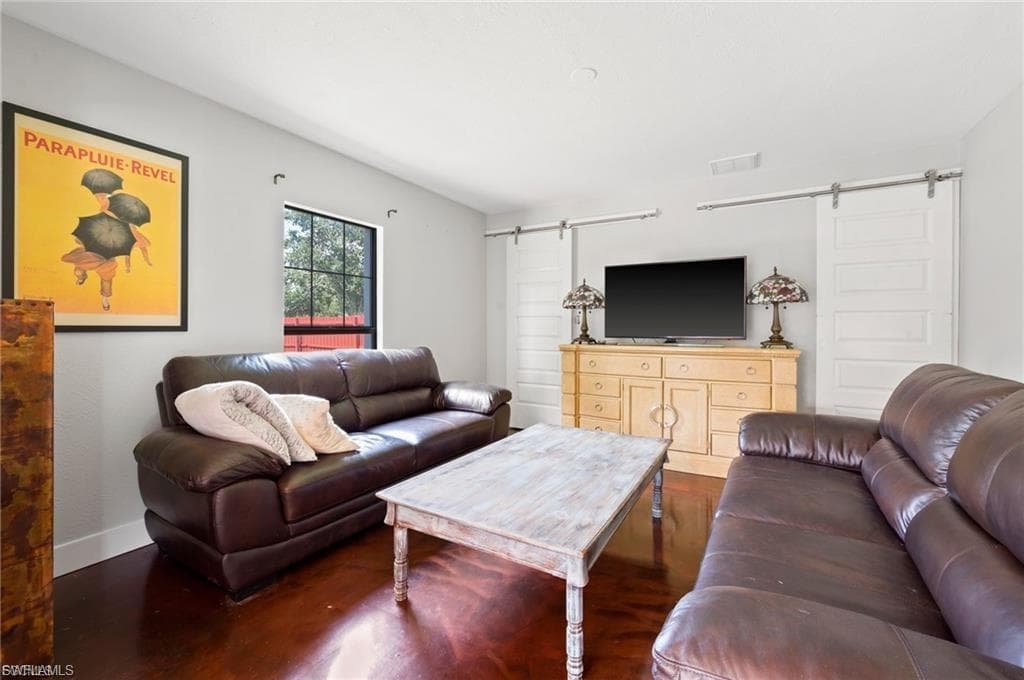 1763 Inlet DR-18