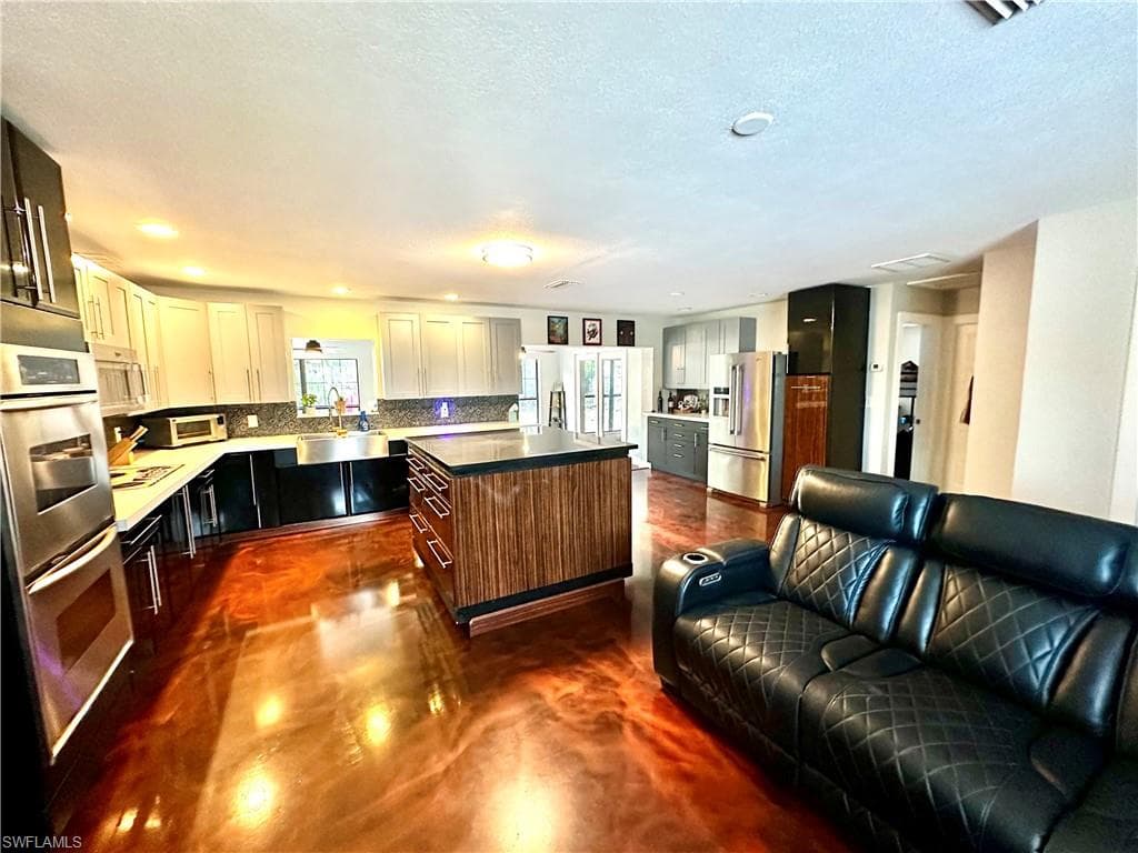 1763 Inlet DR-7