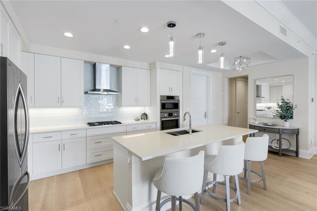 1135 3rd AVE S 518-6