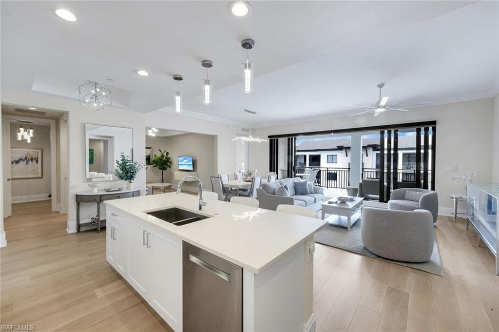 1135 3rd AVE S 518-8