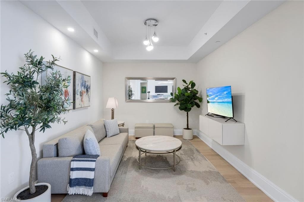 1135 3rd AVE S 518-21